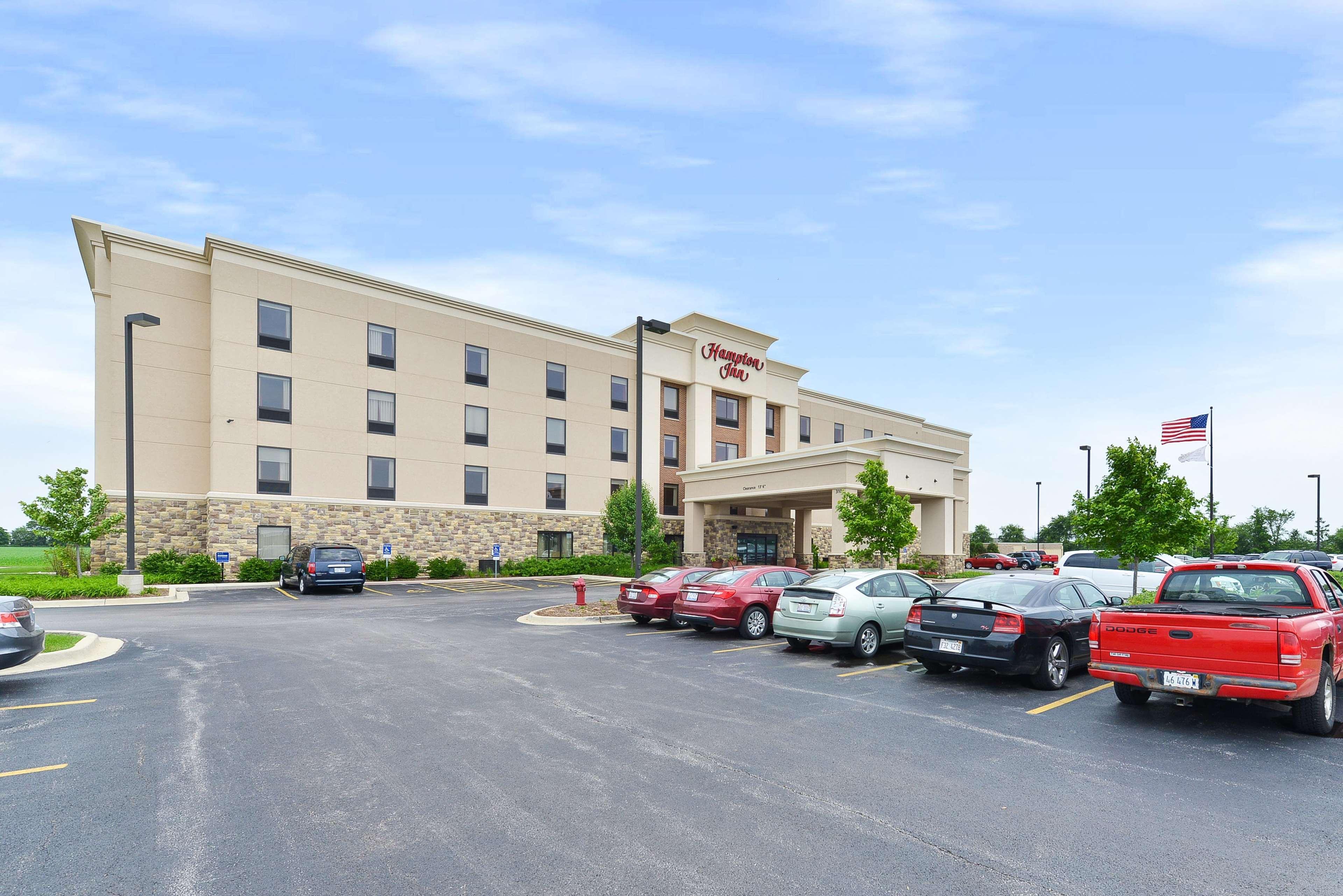 Hampton Inn Yorkville Exterior photo