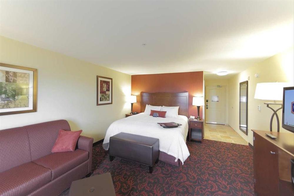 Hampton Inn Yorkville Room photo