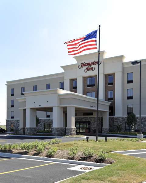 Hampton Inn Yorkville Exterior photo